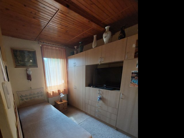 Eladó családi ház, Sukorón 65 M Ft, 2 szobás