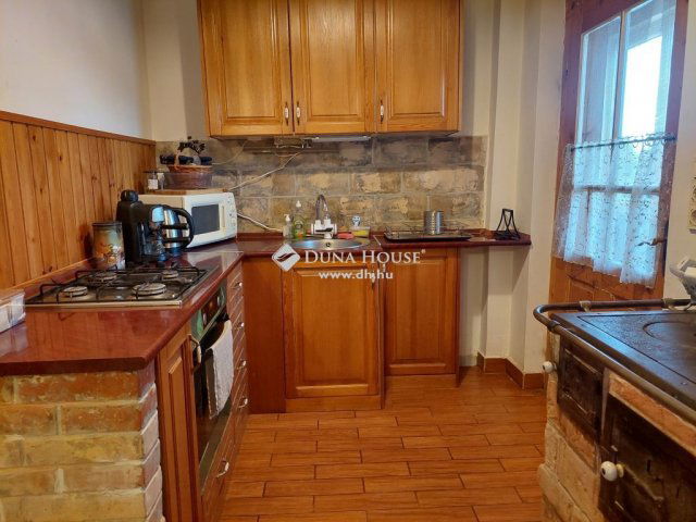 Eladó téglalakás, Pécsett 59.9 M Ft, 4 szobás