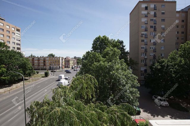 Eladó panellakás, Székesfehérvárott 36.99 M Ft, 1 szobás