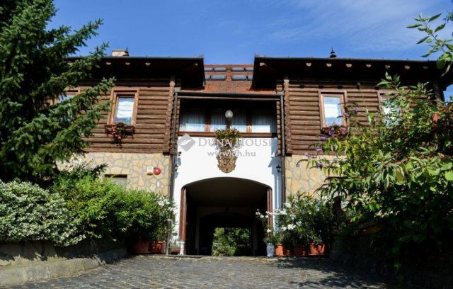 Eladó családi ház, Ceglédbercelen 484.8 M Ft, 11 szobás