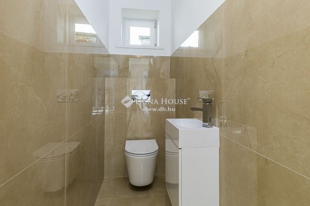 Eladó családi ház, Csobánkán 350 M Ft, 7 szobás