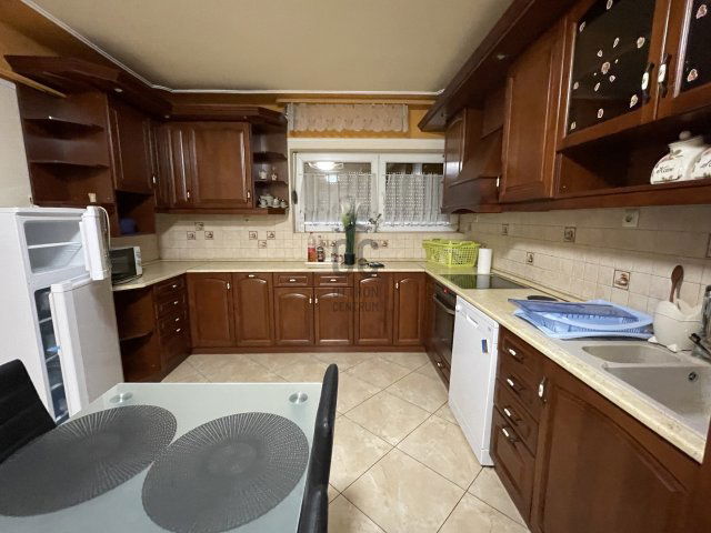 Eladó családi ház, Debrecenben 216 M Ft, 6 szobás