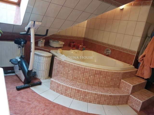 Eladó téglalakás, Budapesten, XIV. kerületben 250 M Ft, 5 szobás
