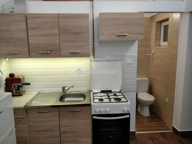 Kiadó téglalakás, albérlet, Pécsett 130 E Ft / hó, 2 szobás