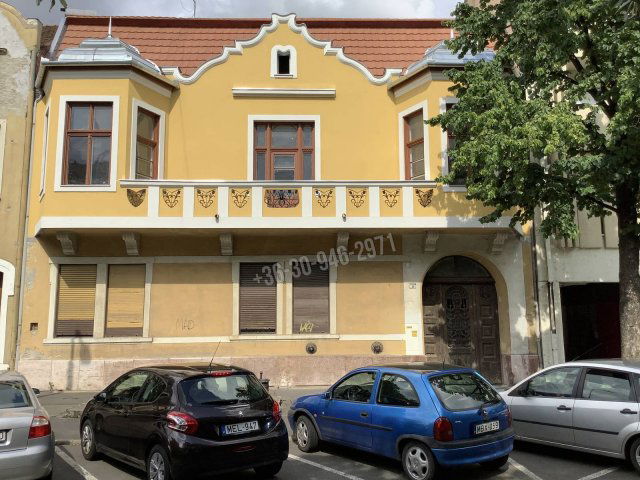 Eladó üzlethelyiség, Békéscsabán, Szabadság téren 250 M Ft