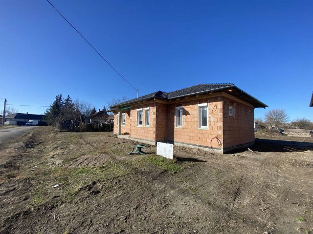 Eladó családi ház, Szigetbecsén 84.9 M Ft, 5 szobás