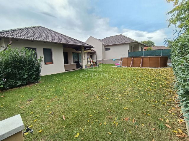 Eladó családi ház, Veresegyházon 159.8 M Ft, 5 szobás