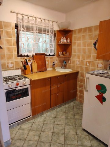 Eladó nyaraló, Tatán 56 M Ft, 3 szobás / költözzbe.hu