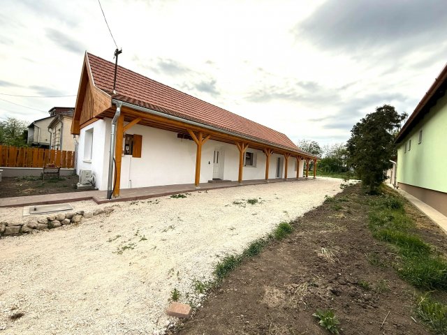 Eladó családi ház, Vértesbogláron 64.9 M Ft, 1 szobás
