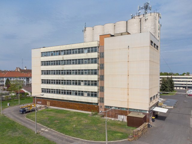 Kiadó ipari ingatlan, Miskolcon, Zsolcai kapun 3000 E Ft / hó