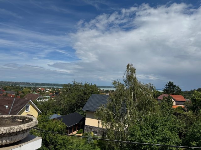 Eladó családi ház, Balatonalmádiban 139 M Ft, 4 szobás