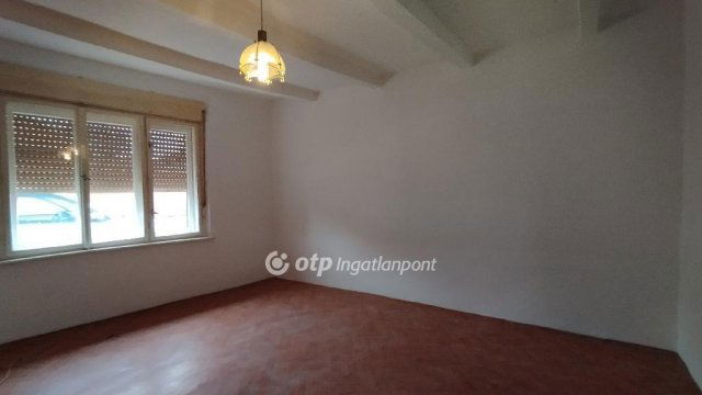 Eladó családi ház, Jászberényben 17.5 M Ft, 1 szobás