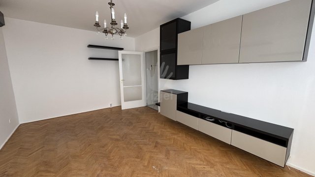 Kiadó panellakás, albérlet, Bajon 180 E Ft / hó, 3 szobás