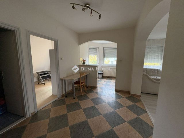 Eladó téglalakás, Debrecenben 119.9 M Ft, 4 szobás