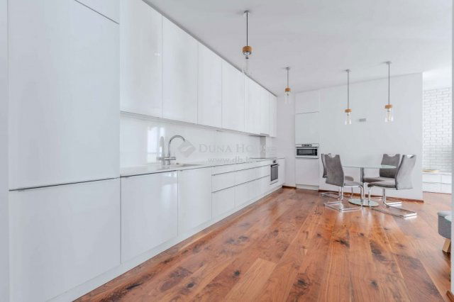 Eladó téglalakás, Budapesten, VI. kerületben 299 M Ft, 4 szobás