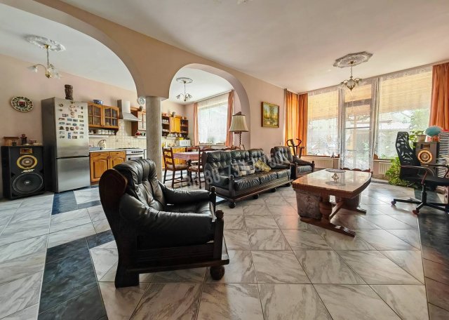 Eladó családi ház, Egerben 103 M Ft, 6+1 szobás