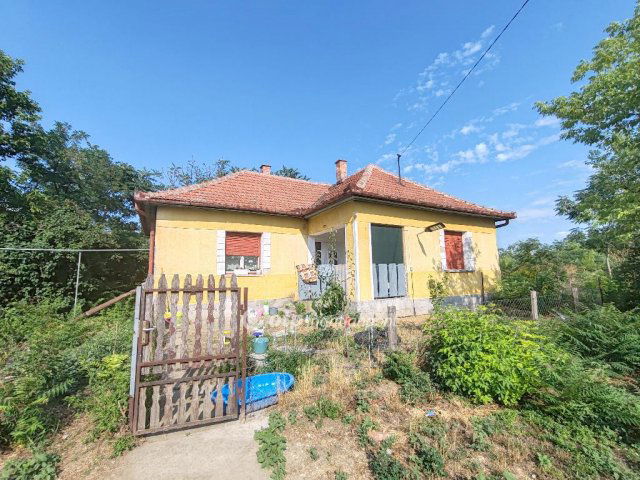 Eladó családi ház, Jászladányon 7.5 M Ft, 2 szobás