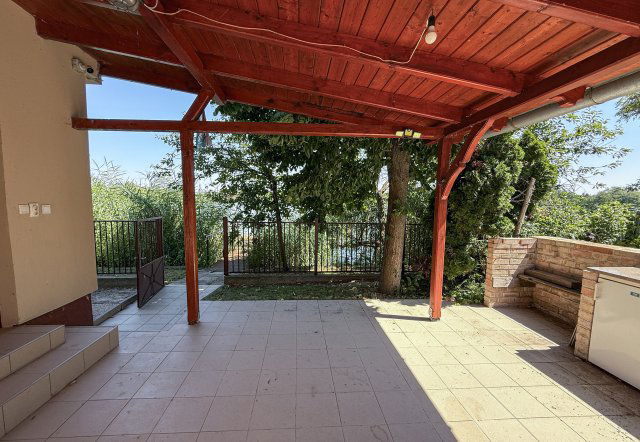 Eladó nyaraló, Szigetbecsén 89.9 M Ft, 2 szobás