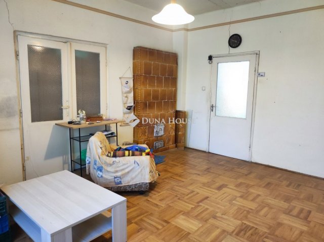 Eladó családi ház, Törökbálinton 49 M Ft, 2 szobás