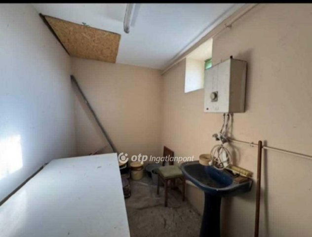 Eladó családi ház, Erdőtelken 6.5 M Ft, 2 szobás