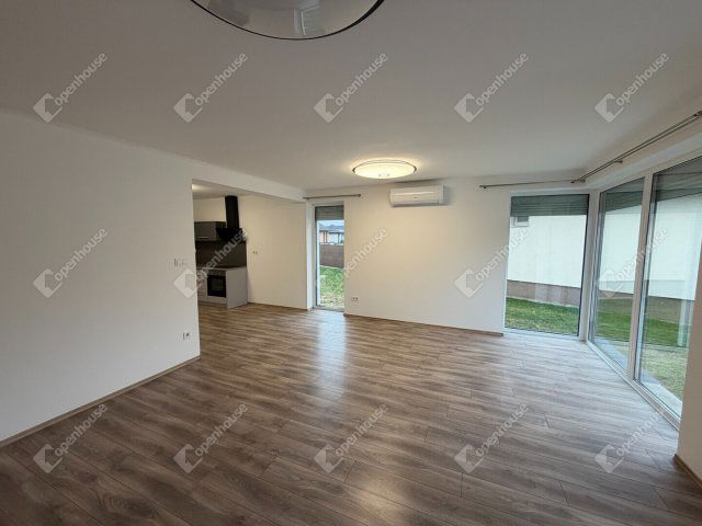 Eladó családi ház, Győrzámolyon 129.9 M Ft, 4 szobás