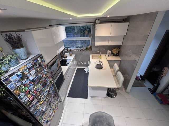 Eladó ikerház, Budapesten, XVIII. kerületben 199 M Ft, 4 szobás