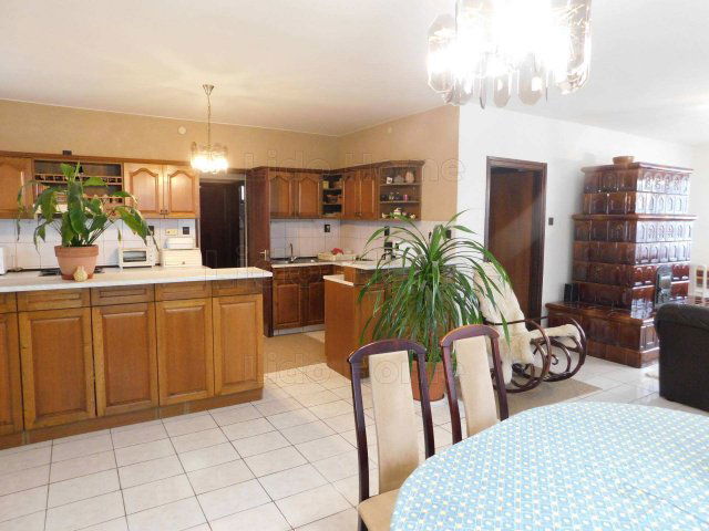 Eladó családi ház, Keszthelyen 129.9 M Ft, 7 szobás