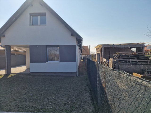 Eladó ikerház, Ráckevén 86 M Ft, 4 szobás