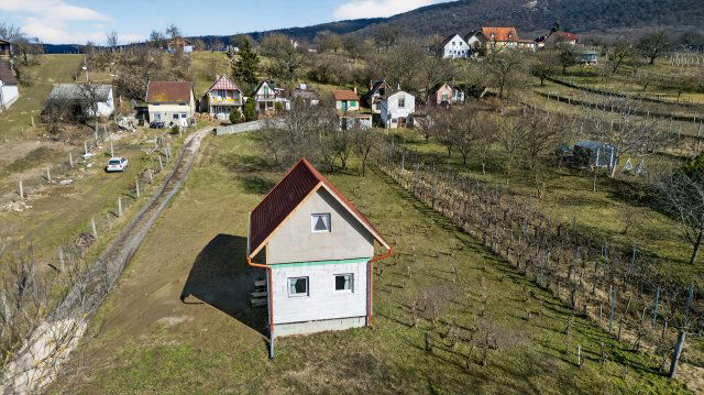 Eladó családi ház, Vértesszőlősön 37 M Ft, 1 szobás