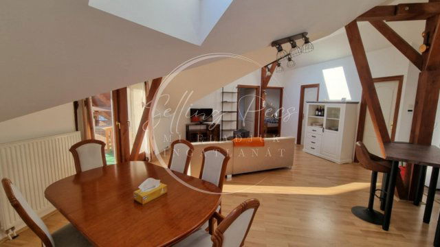 Kiadó téglalakás, albérlet, Pécsett 380 E Ft / hó, 4 szobás