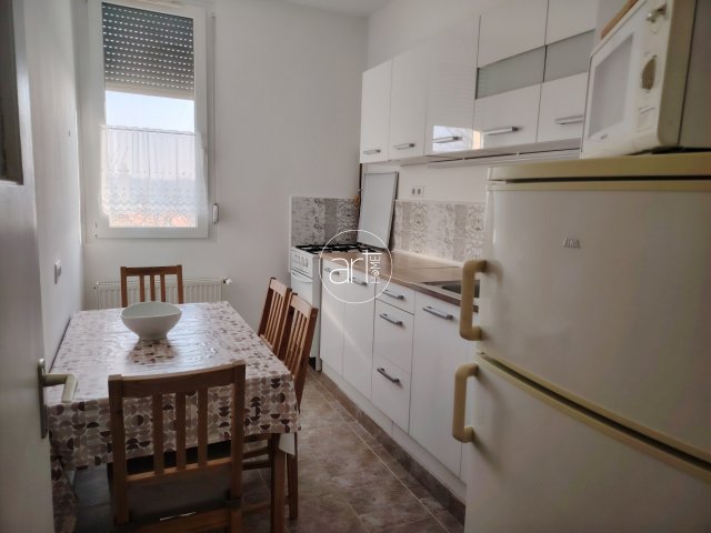 Kiadó téglalakás, albérlet, Szegeden, Közép fasoron, 2 szobás