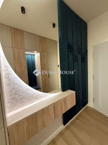 Eladó téglalakás, Pécsett 175 M Ft, 4 szobás