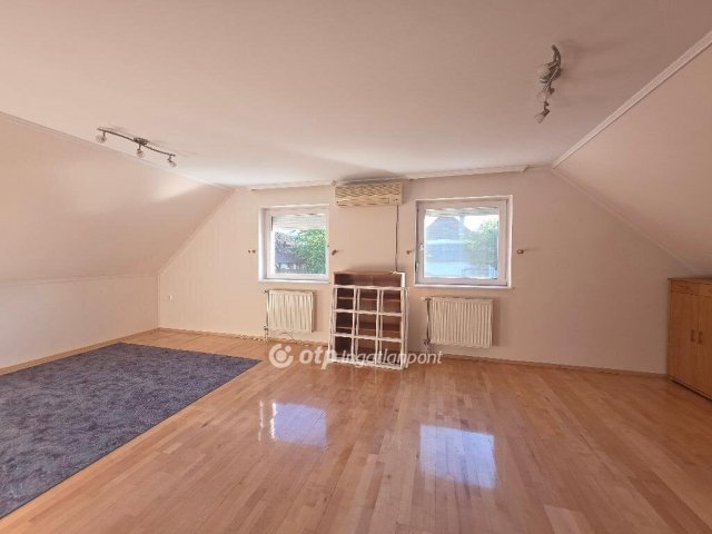 Eladó családi ház, Pápán 119 M Ft, 4+2 szobás