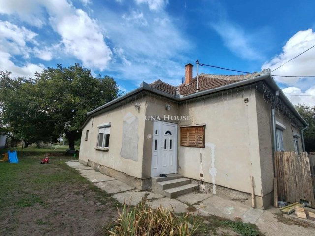 Eladó családi ház, Szabadszálláson 32.8 M Ft, 3 szobás