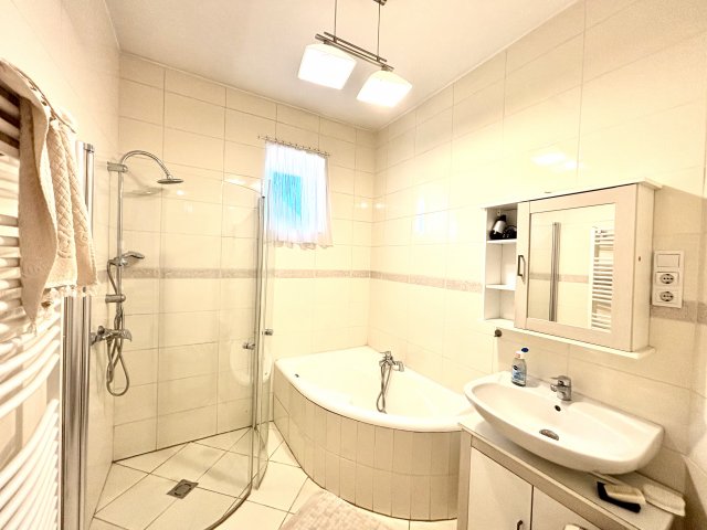 Eladó családi ház, Szigetszentmiklóson 114.9 M Ft, 4 szobás