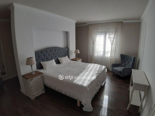 Eladó családi ház, Siófokon 395 M Ft, 6 szobás