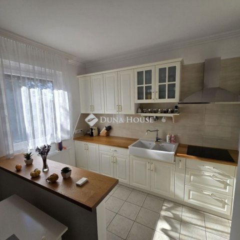 Eladó családi ház, Kecskeméten 99 M Ft, 3 szobás