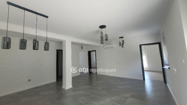 Eladó téglalakás, Jászberényben 75 M Ft, 3 szobás