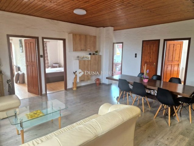 Eladó téglalakás, Gyenesdiáson 129 M Ft, 8 szobás