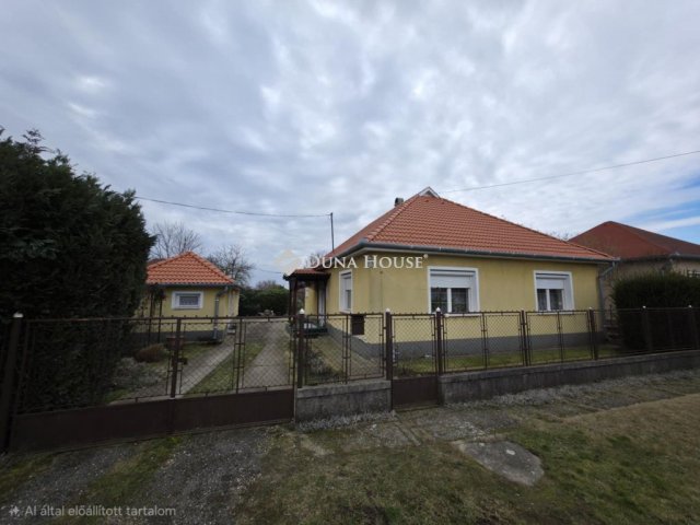 Eladó családi ház, Ercsiben 65 M Ft, 4 szobás