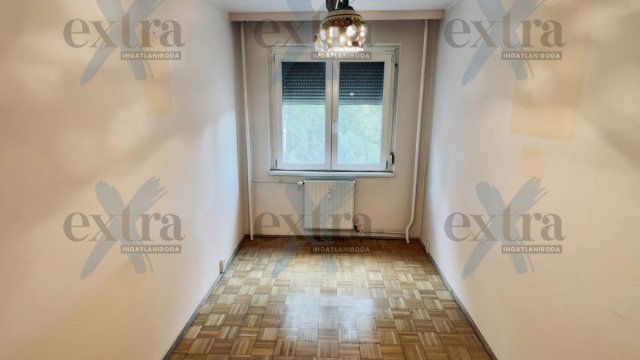 Eladó panellakás, Szegeden 42.99 M Ft, 2 szobás