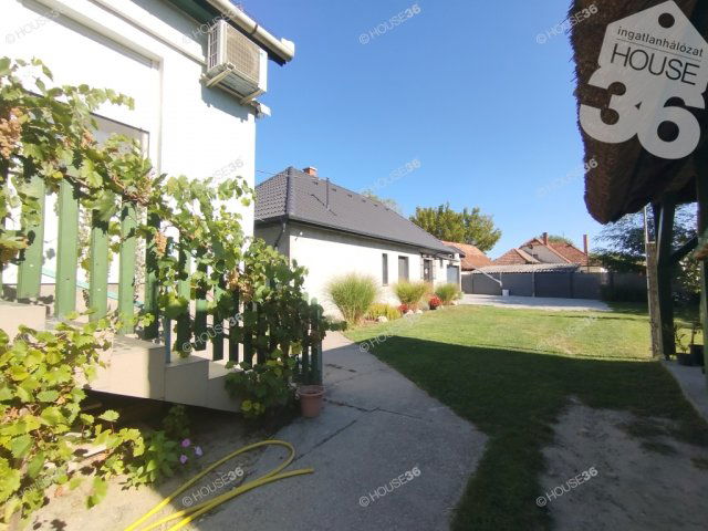 Eladó családi ház, Izsákon 84.5 M Ft, 5 szobás