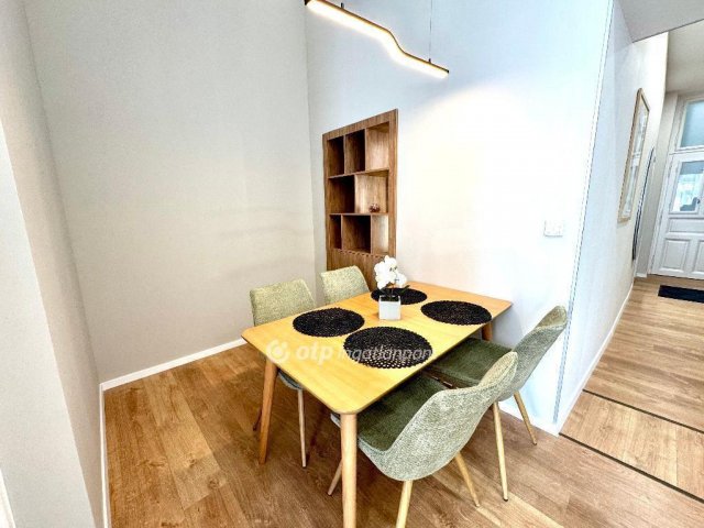 Eladó téglalakás, Budapesten, VII. kerületben 140 M Ft, 4 szobás