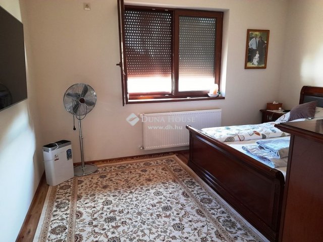 Eladó ikerház, Gödöllőn 112.5 M Ft, 4 szobás