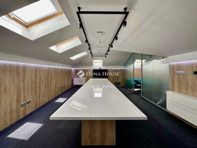 Kiadó iroda, Pécsett 2695 E Ft / hó / költözzbe.hu