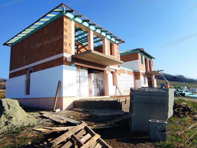 Eladó ikerház, Fóton 148.5 M Ft, 5 szobás / költözzbe.hu