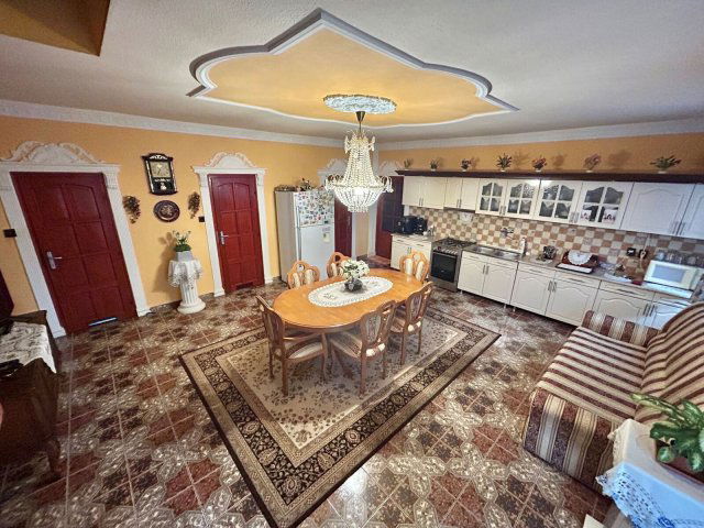 Eladó családi ház, Nyíregyházán 75.9 M Ft, 6 szobás