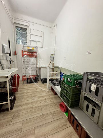 Kiadó üzlethelyiség, Pécsett 130 E Ft / hó, 1 szobás
