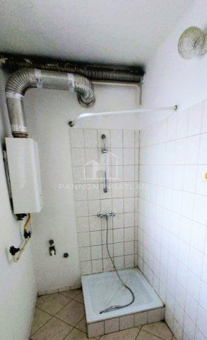 Kiadó családi ház, albérlet, Veszprémben 150 E Ft / hó