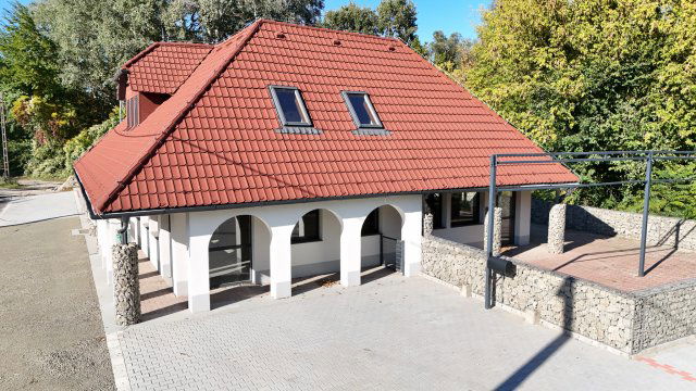 Eladó üzlethelyiség, Tahitótfalun 279 M Ft